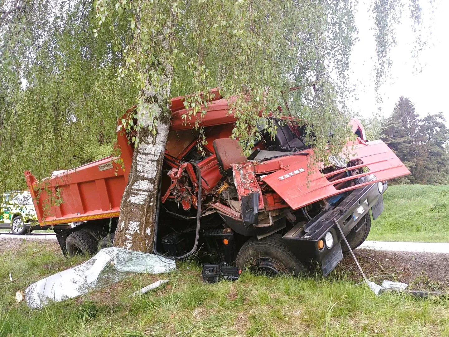 Požár balíků slámy i únik 2000 litrů hnojiva. Hasiči měli perný den