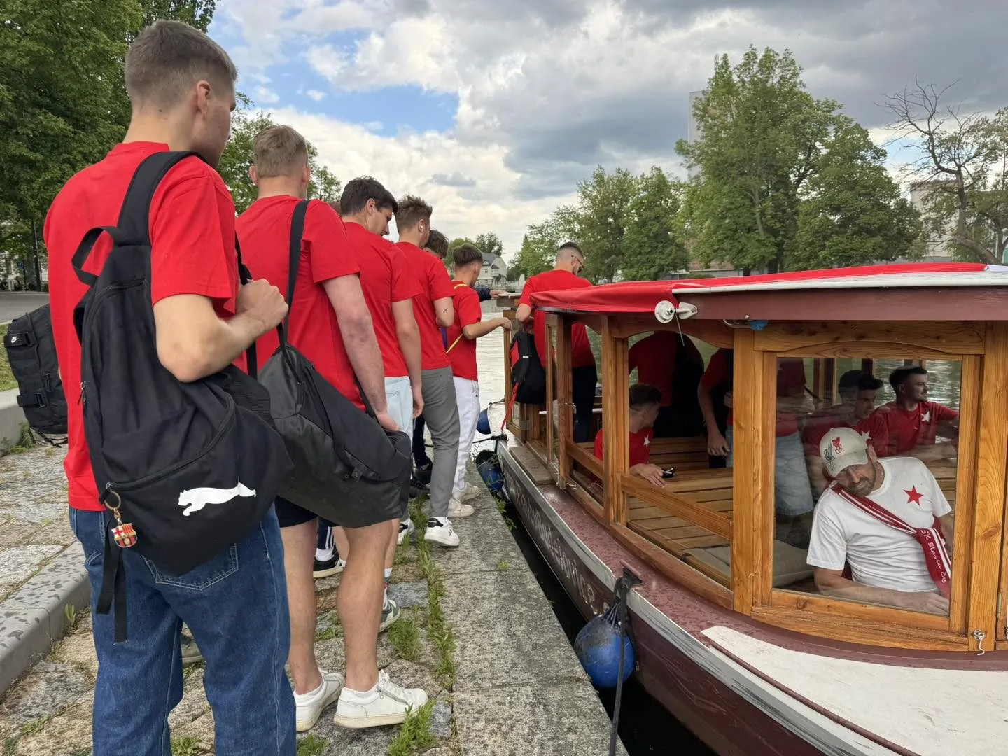 Sešívaní z Koháče vyrazili na vítězný pohárový zápas lodí.