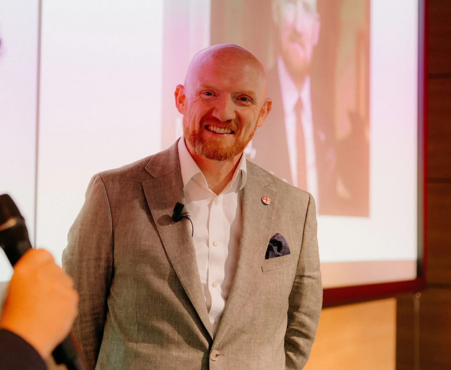 Znám hapinu, pikador ještě ne, řekl britský velvyslanec Matt Field při návštěvě Budějc