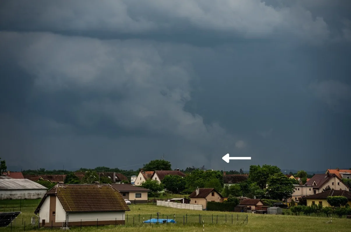 Možné tornádo na Netolicku? Meteorologové žádají veřejnost o pomoc s ověřením jevu
