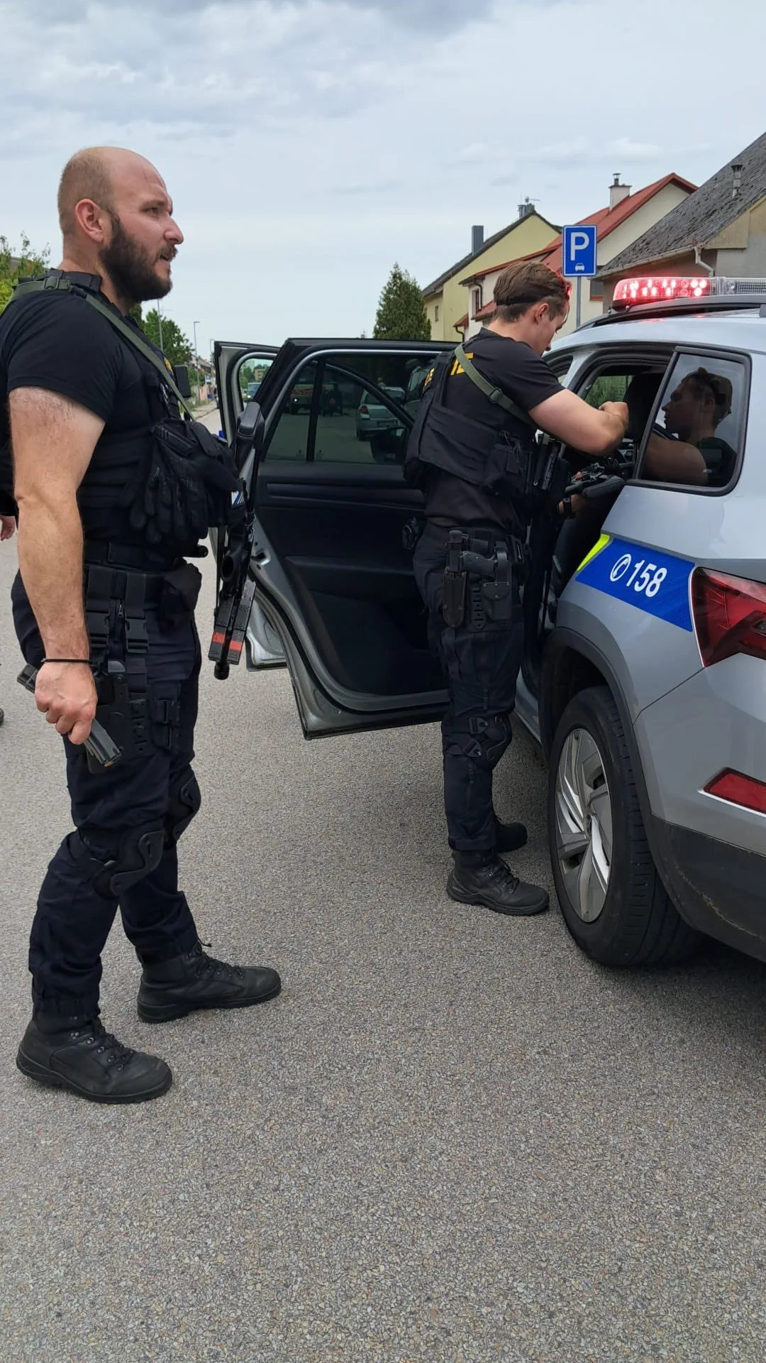 Policie ve Strakonicích zadržela ozbrojeného muže. Měl vzduchovku a střílet po kočce