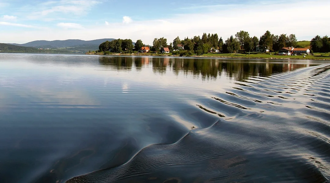 Odrazuje „zelené Lipno“ turisty? Nemáme takovou zkušenost, říkají provozovatelé