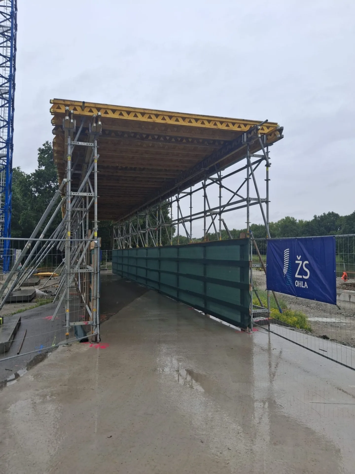 Cyklisty mezi Budějcemi a Hlubokou chrání nový tunel, brzy povede pod přemostěním