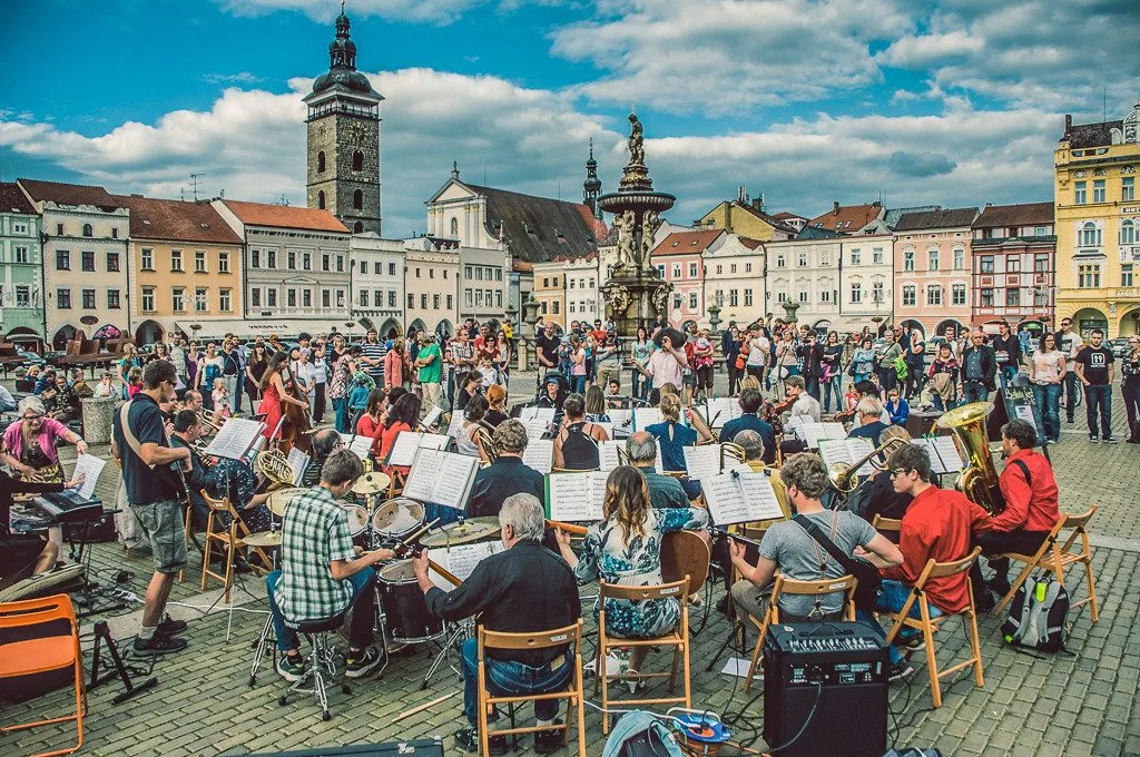 Pouliční umělci z celého světa míří do Českých Budějovic