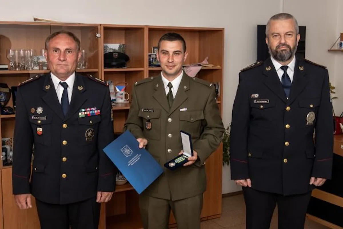Četař z jihu Čech našel ztraceného seniora, za jeho záchranu si vysloužil medaili