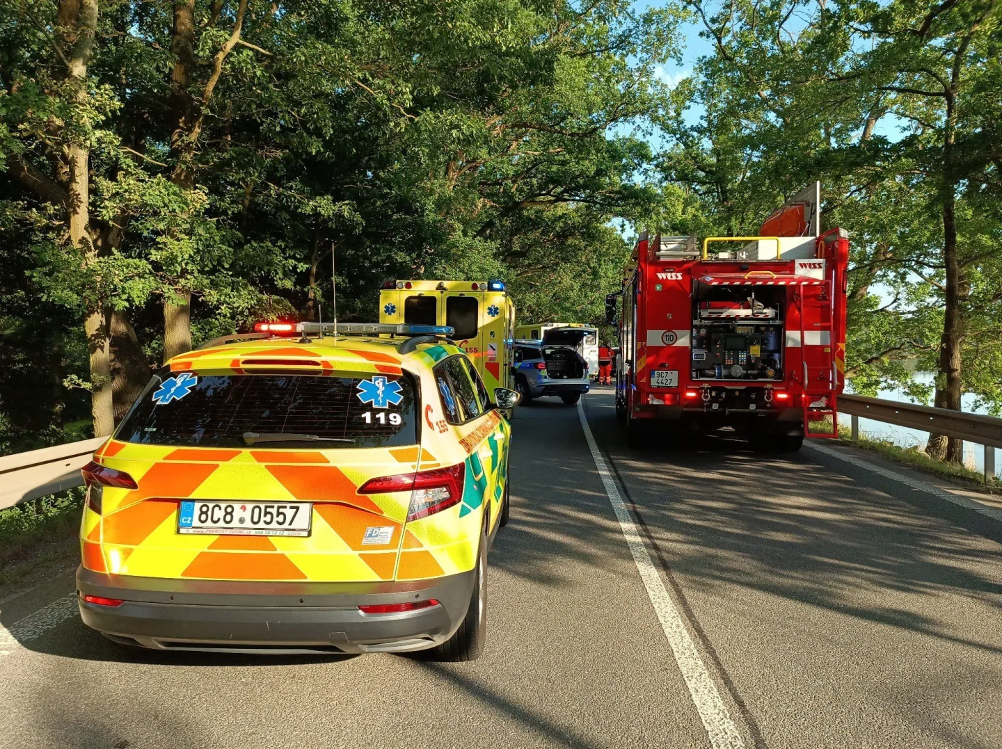 Na Táborsku se srazila dvě osobní auta, pro zraněné letěl vrtulník