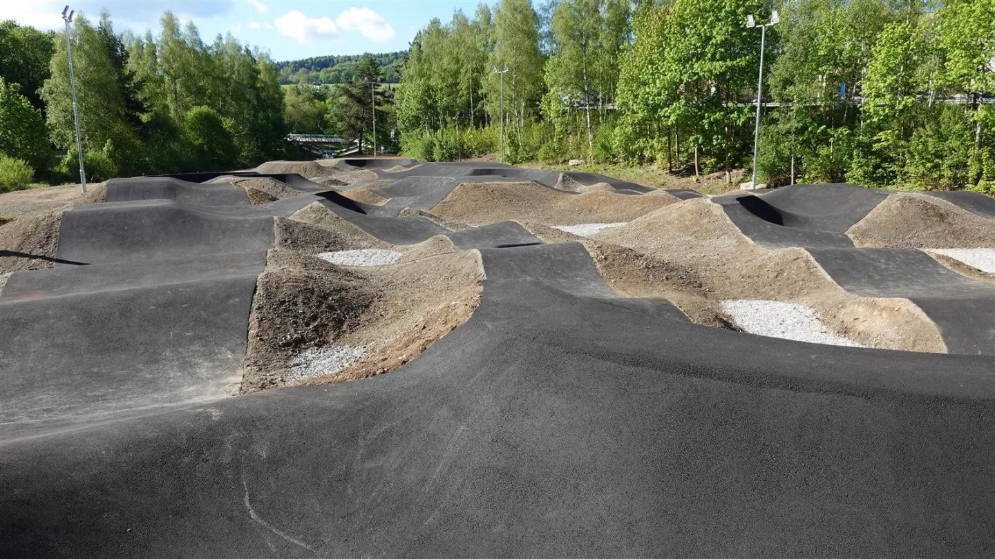 Vimperk otevřel pumptrackovou dráhu, je jedna z největších v republice