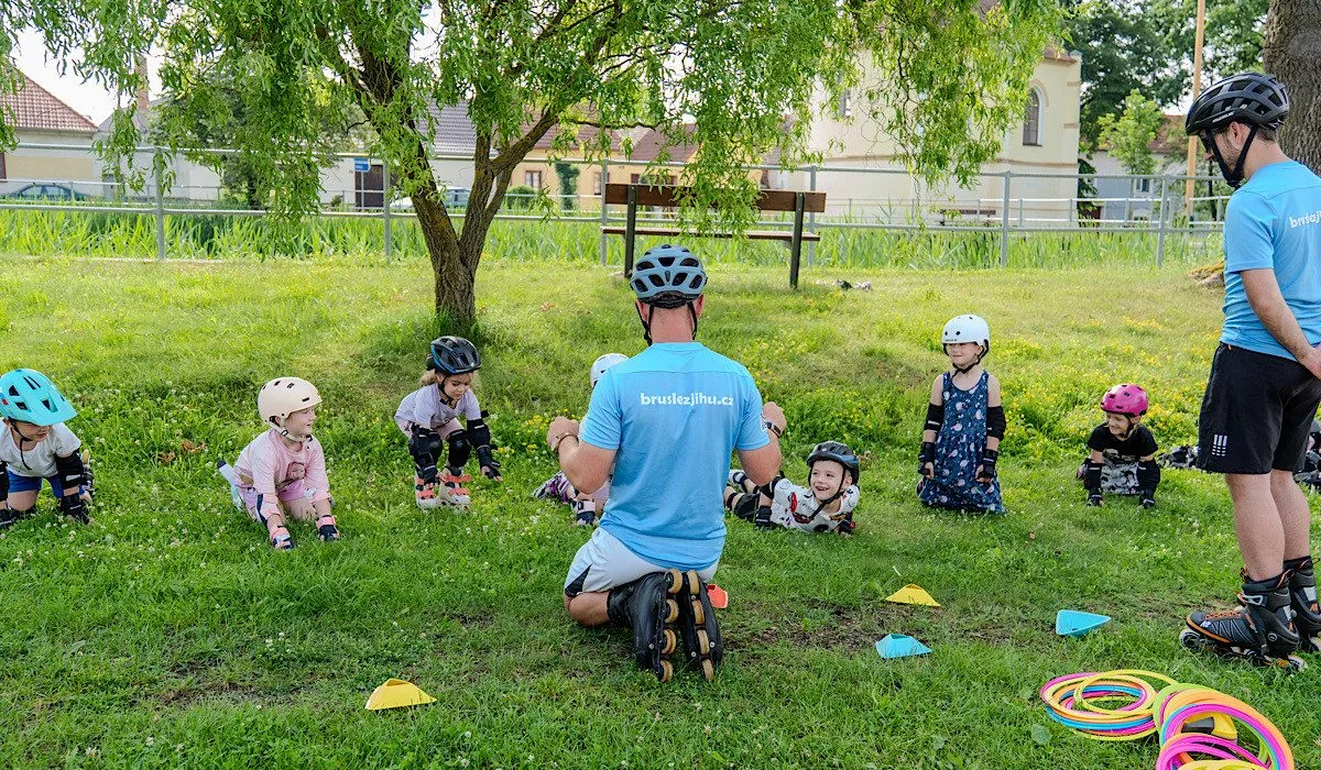 Jak správně brzdit na inline bruslích a nebát se rychlosti