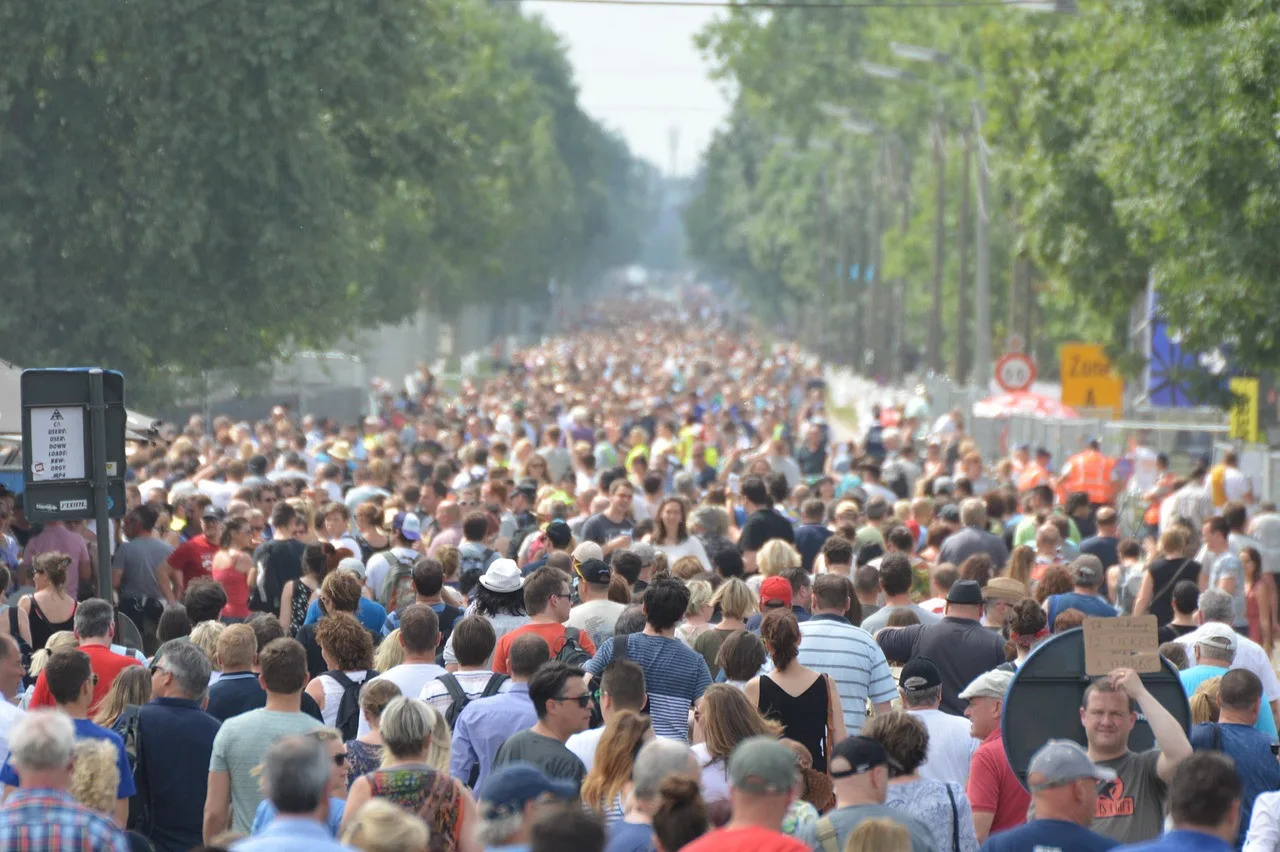 Ekonomická důstojnost a bydlení jako lidská práva? České manifesto volá po změně
