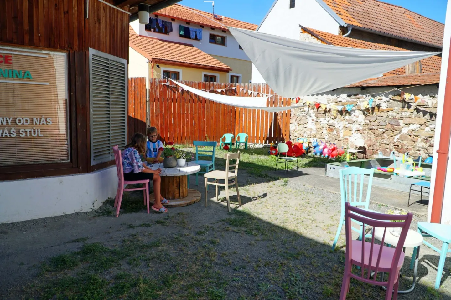 V Kaplici otevřeli samoobslužný kávový dvoreček. Funguje na důvěře a bez obsluhy