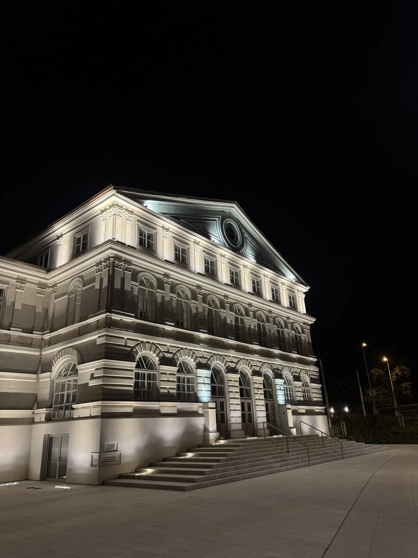 Rekonstrukce Slavie pod lupou: Účet za miliardu nemá jednoho viníka