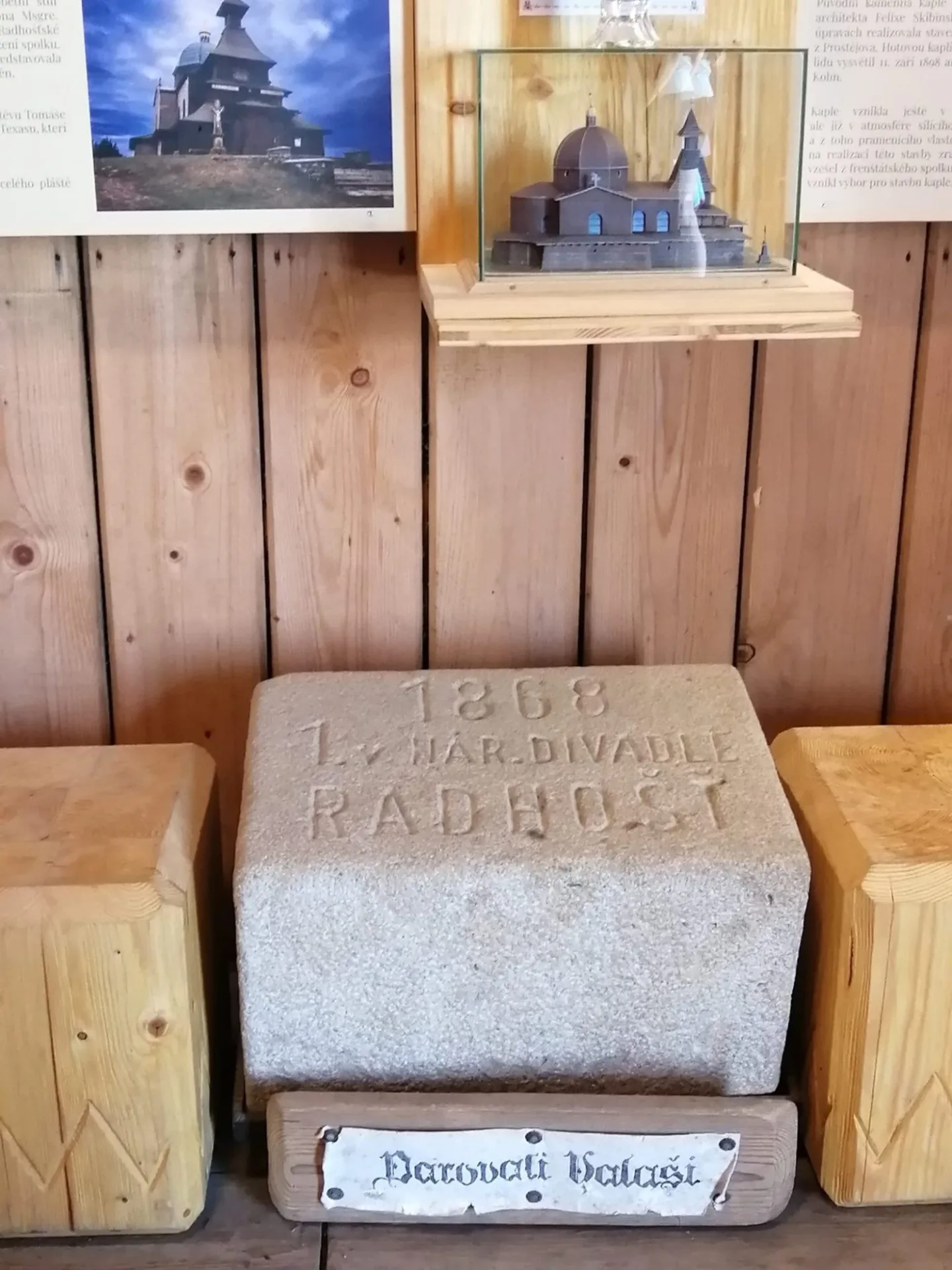 Měl být z Řípu, dorazil z Radhoště. Základní kámen Národního divadla má překvapivý příběh