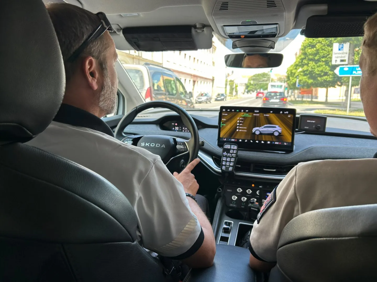 Až 580 kilometrů na jedno nabití. Jihočeští policisté testují elektrickou Škodu Elroq