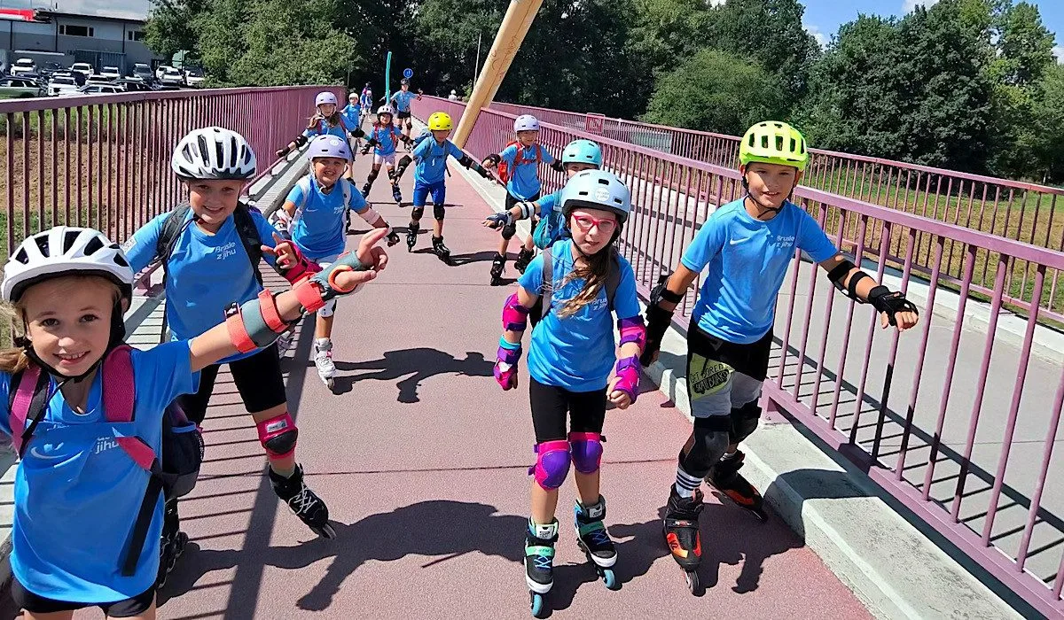 Inline bruslení jako sport pro celou rodinu. Proč si ho zamilují děti i rodiče