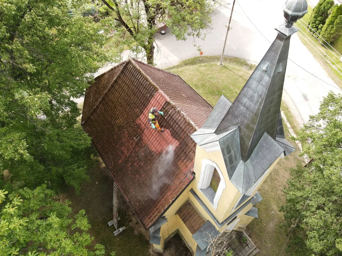 Kaplička v Horním Miletíně má střechu jako novou. Město ji nechalo včas vyčistit
