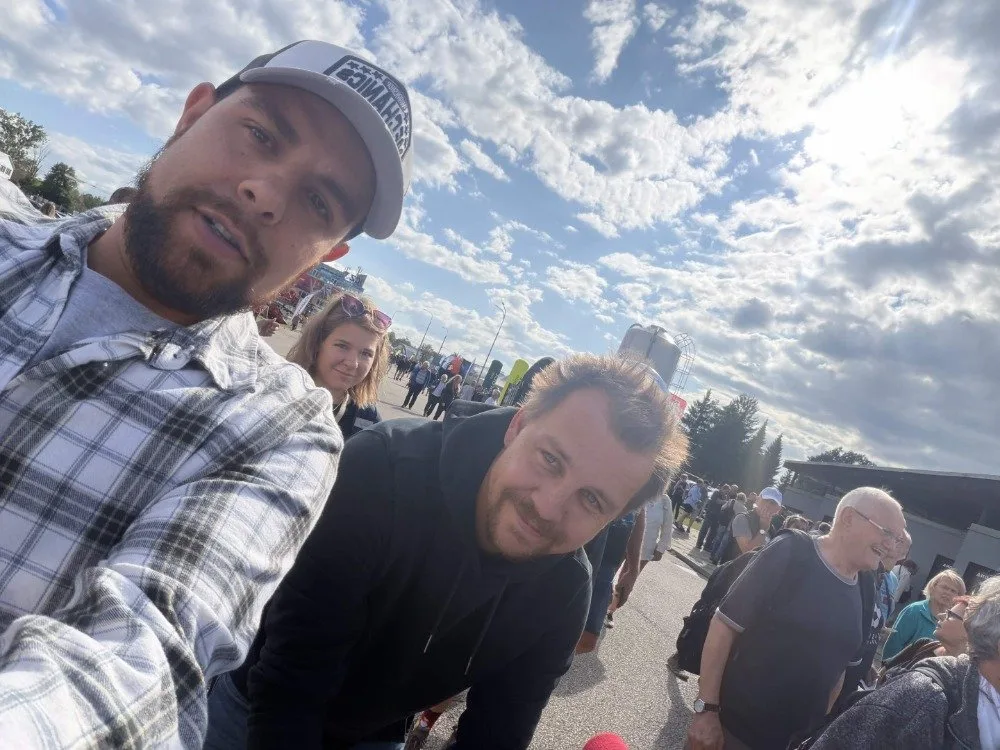Z virtuálních polí mezi skutečné stroje. Hráči Farming Simulatoru se setkali na Zemi živitelce