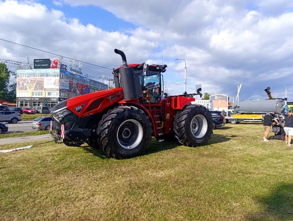 Z virtuálních polí mezi skutečné stroje. Hráči Farming Simulatoru se setkali na Zemi živitelce