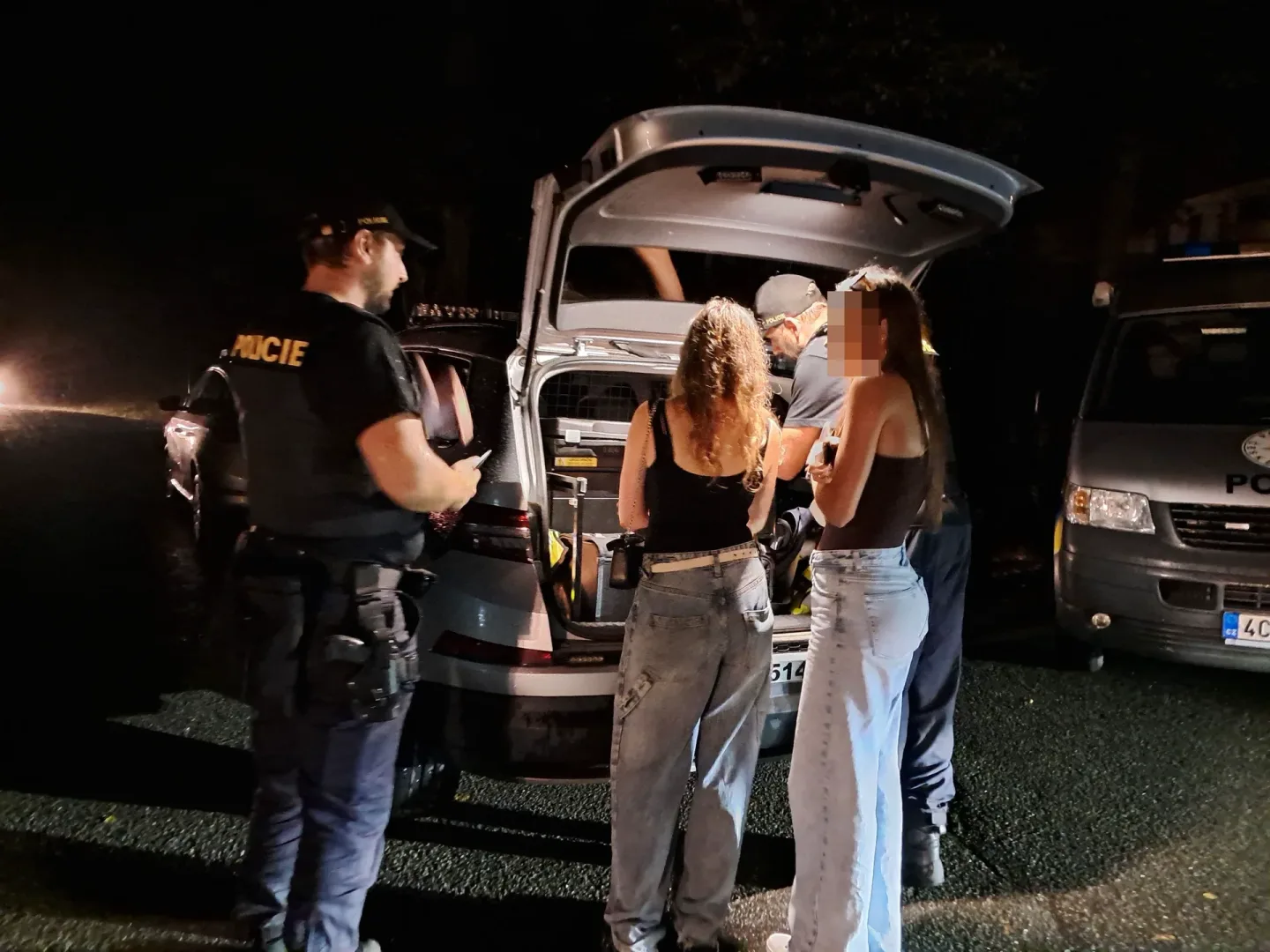Dívka na diskotéce nadýchala 2,14 promile. Policisté kontrolovali desítky mladistvých