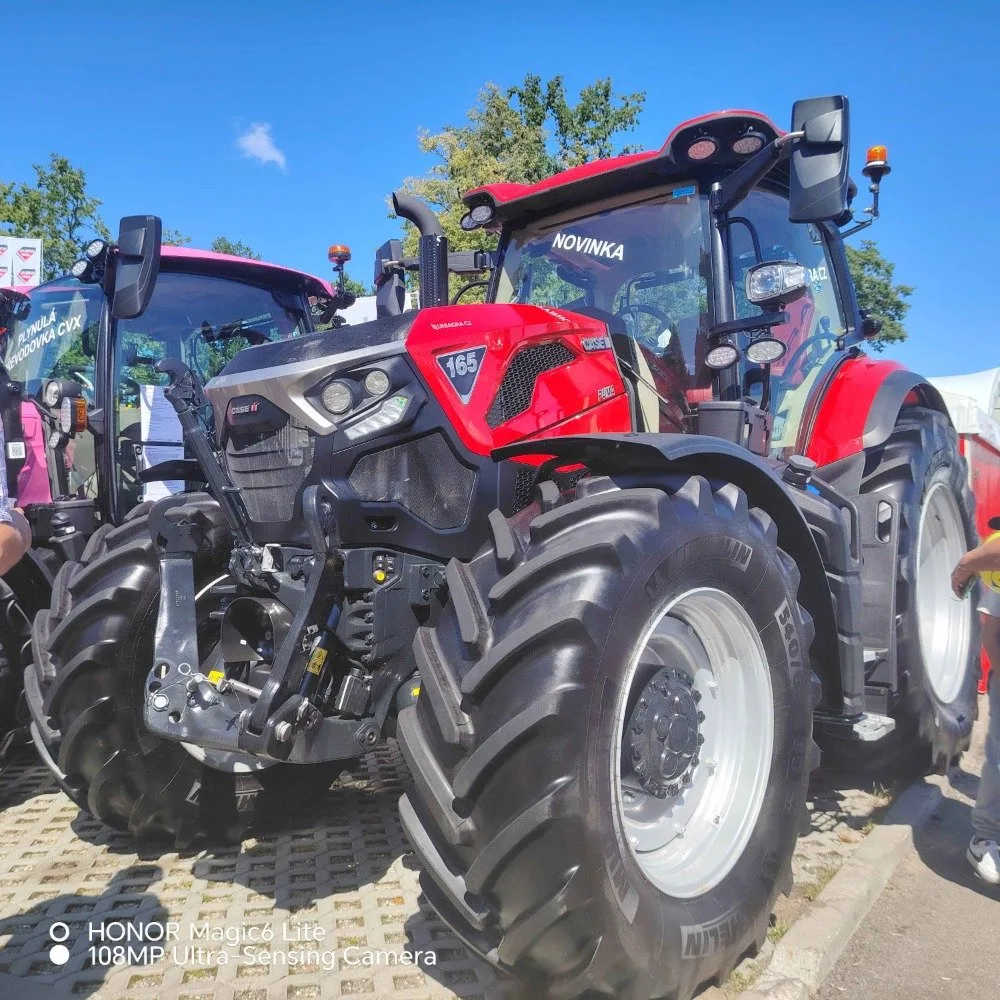 Z virtuálních polí mezi skutečné stroje. Hráči Farming Simulatoru se setkali na Zemi živitelce