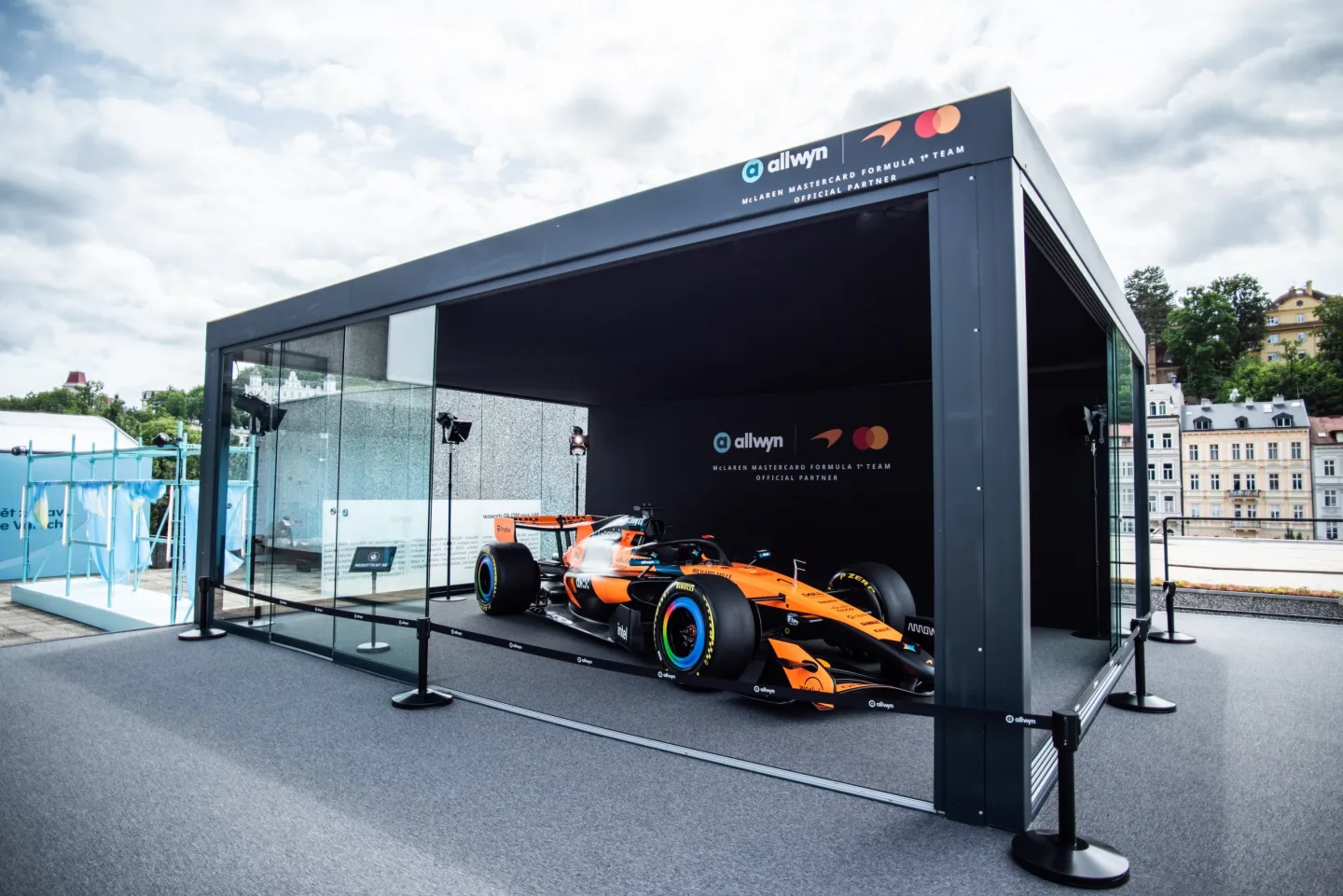 Depo F1 v Budějovicích? Allwyn představí 2 monoposty McLaren Mastercard F1 Team