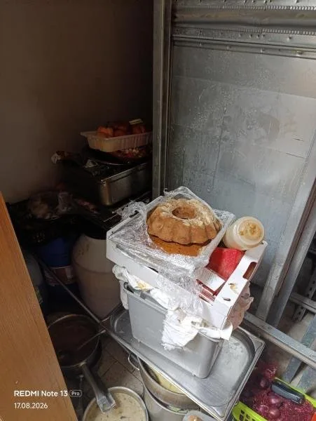 Špína a hromadící se odpad. Inspektoři zavřeli restauraci v Jindřichově Hradci