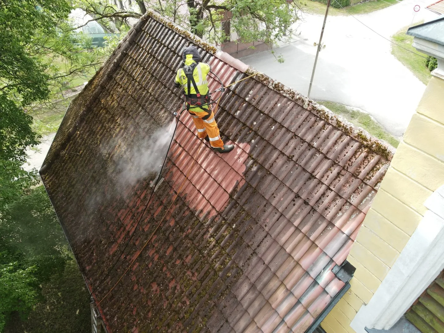 Kaplička v Horním Miletíně má střechu jako novou. Město ji nechalo včas vyčistit