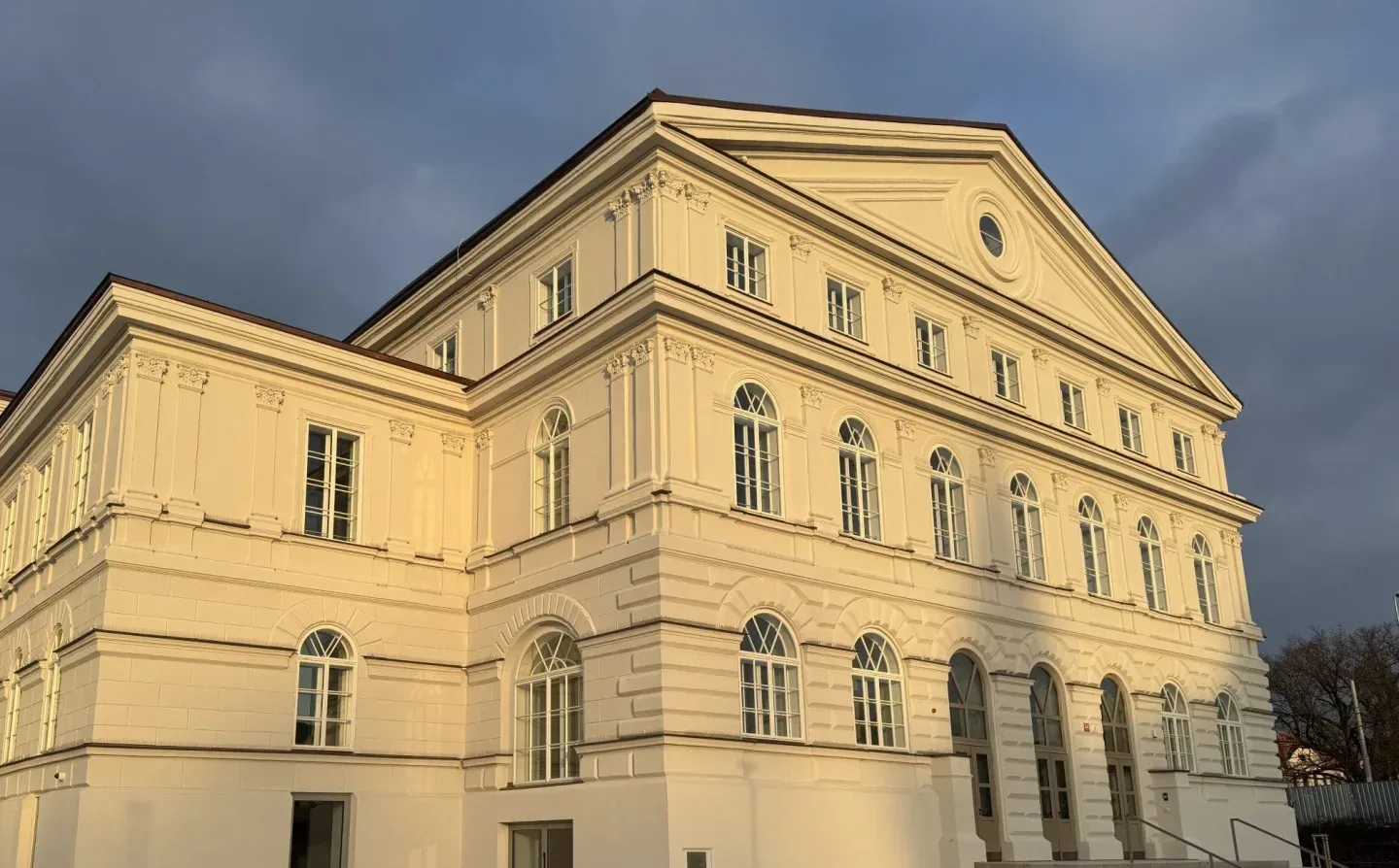 Slavie má nového provozovatele restaurace. Brio zruší jednu ze svých poboček