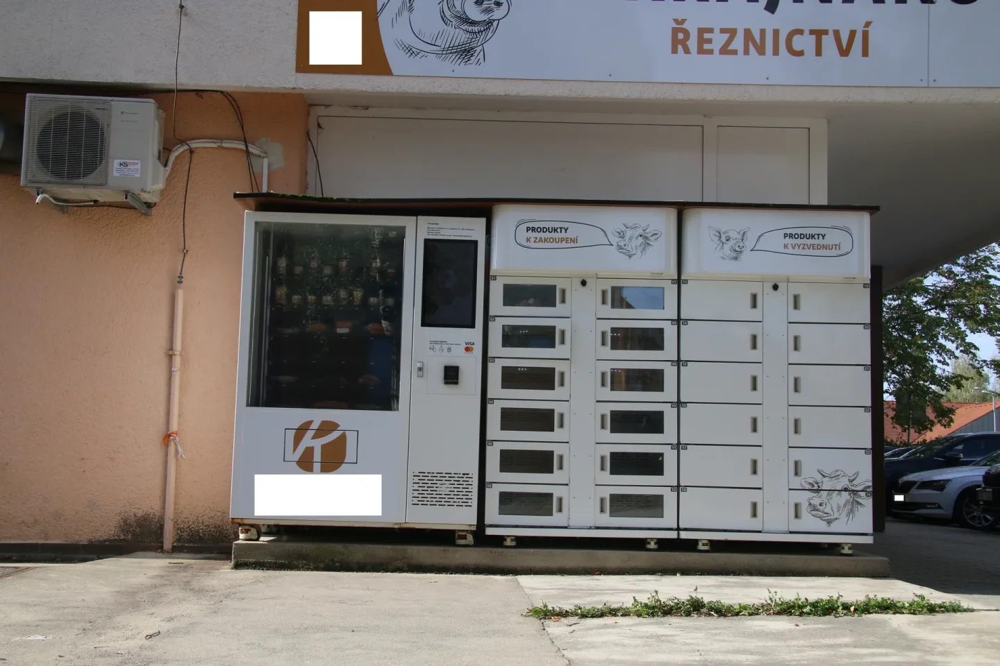 Z prodejního automatu ukradl vepřová kolena. Zloděj způsobil škodu za čtvrt milionu