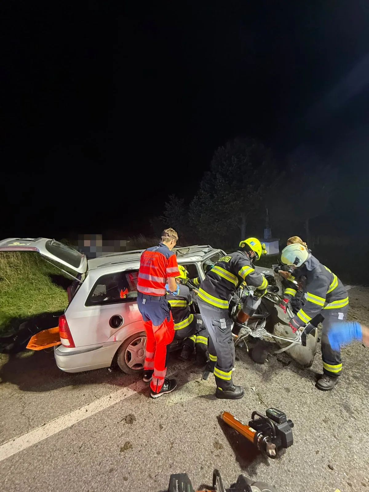 Při nehodě u Branišova se zranili tři muži, jeden musel být vyproštěn