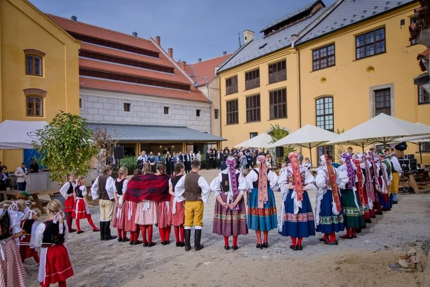 Zámecký pivovar v Jindřichově Hradci po letech chátrání slavnostně otevřel nový sál