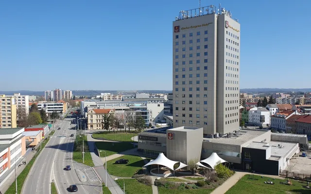 Od Perly k Družbě: Vycházka za historií poválečné architektury 