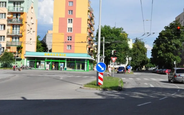 "Jižní spojka" - vjezd z L.B. Schneidera, křižovatka s Lidickou