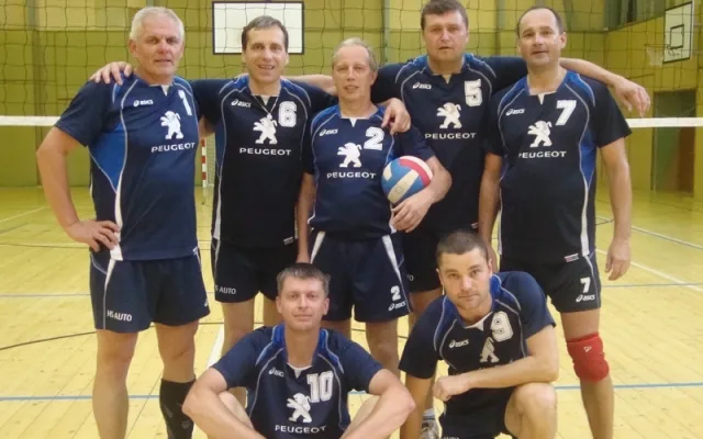 Slovan ČB-horní řada zleva: Olda Hajný, Libor Matoušek, Pavel Prskavec, Radek Leco, Libor Sláma. Dolní řada zleva:Jarda Kobrle, Tomáš Petýrek