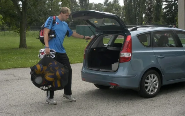 Radek Mach přijel na včerejší trénink do Sportovní haly jako první.