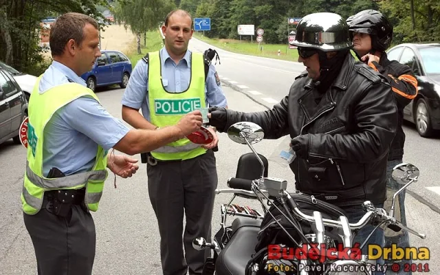 V síti dopravních policistů uvízli nejen ti, kteří spáchali přestupek. Muži v uniformách dělali i běžné kontroly