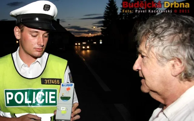 Řidič, který málem přejel dopravního policistu, poprvé nadýchal 0,06 promile