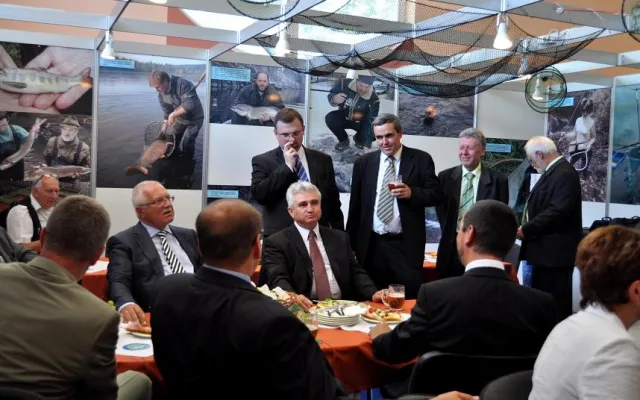 V expozici Rybářského svazu.