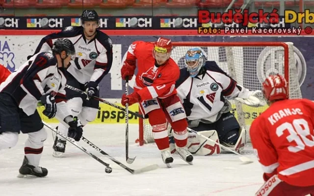 Rostislav Martynek před brankou Slovanu