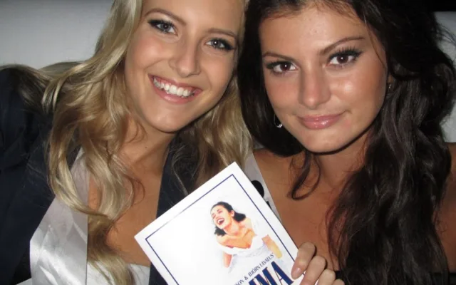 Jitka Nováčková s Dagy (Miss Slovensko) na muzikálu Mama Mia
