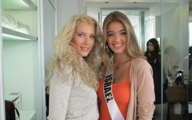 Jitka Nováčková na focení pro značku Chi společně s Miss Israel