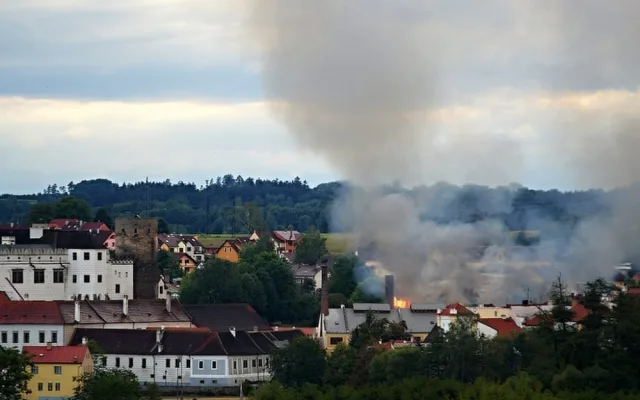 hořící pivovar