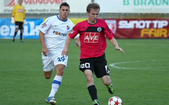 Martin Jasanský uniká Milanu Ferenčíkovi