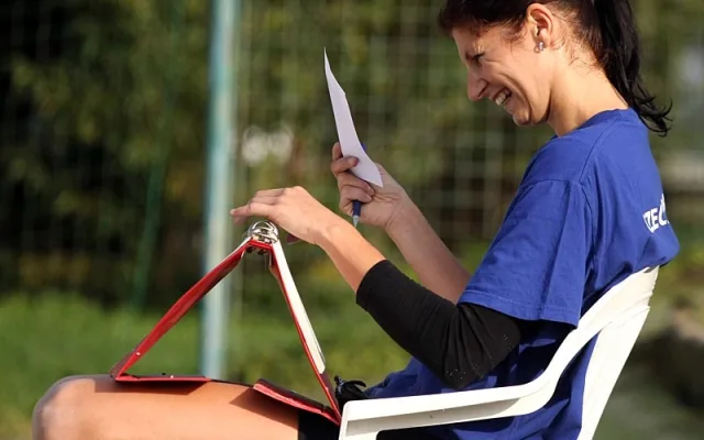 Ke sportovnímu dni patřila dobrá nálada. Na snímku Jiřina Karvánková