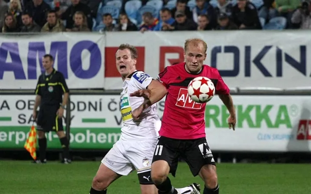 Přetlačovaná Grigorije Chirkina (vpravo) s Davidem Limberským