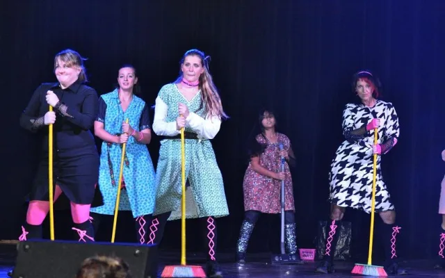 Dancing Queens - Woman.
