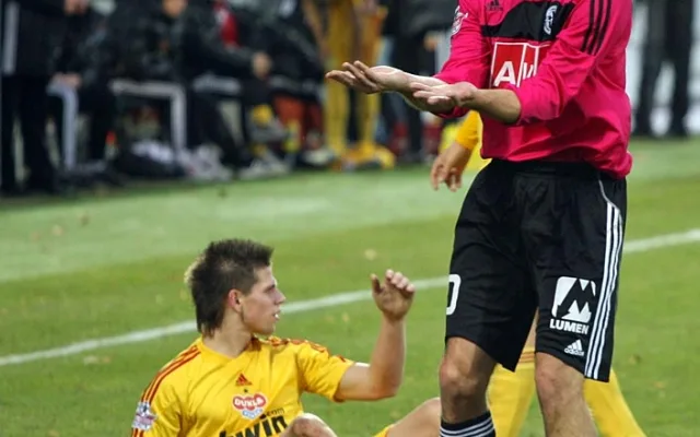 Klesa se hájil, že Vrzal přepadl přes balon