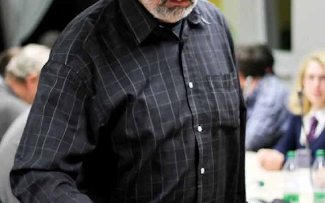 Hlasování se zůčastnil také jeden z kandidátů na funkci rektora, prof. RNDr. Libor Grubhoffer, CSc.