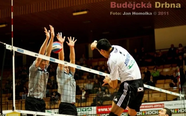 Budějovická jednička Andy Rojas smečuje