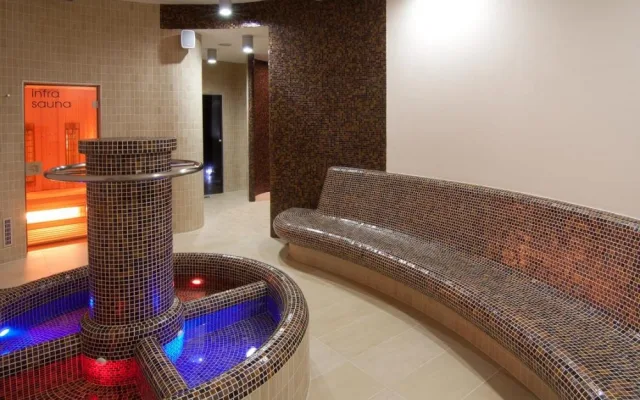 Infra sauna a Kneippovy lázně.