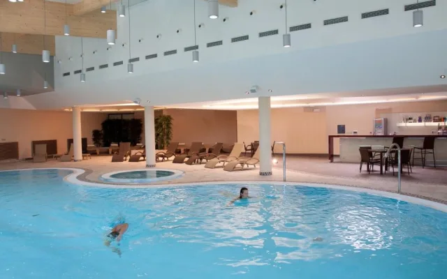 Wellness - bazén a relaxační zona.